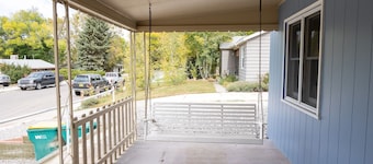 Bright Aztec 4 bed home, steps from Main Ave
