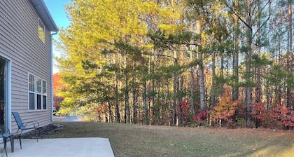 Luxury House Near Six Flags Park three bedrooms and two and half Bath