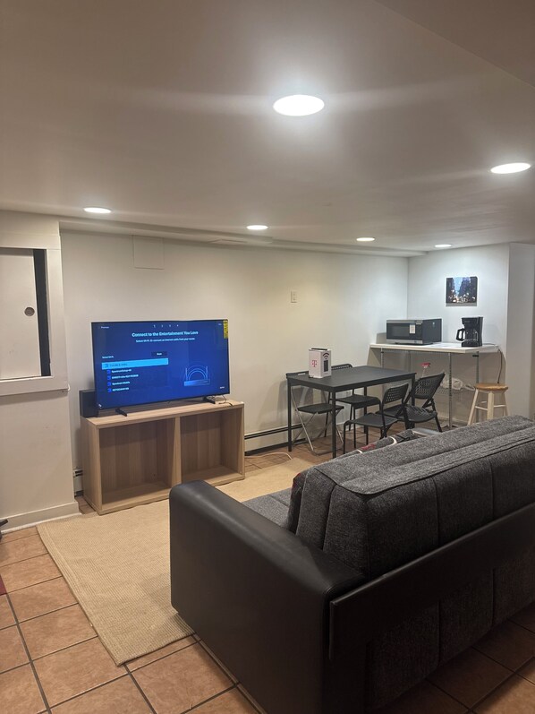 Smart TV - Charming 2-bedroom apartment in Brooklyn with WiFi, close to Manhattan (Brooklyn)