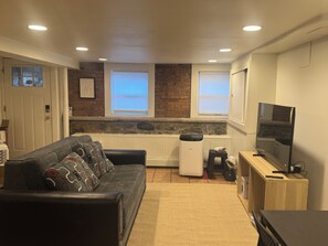 Smart TV - Charming 2-bedroom apartment in Brooklyn with WiFi, close to Manhattan (Brooklyn)