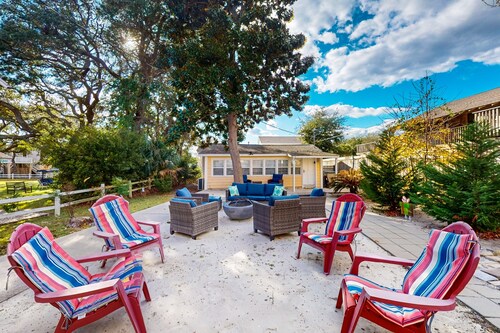 Cozy cottage with W/D, dog friendly & close to beach - Shared Outdoor