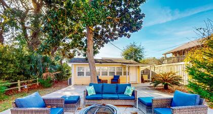 Charming duplex with W/D, dog friendly & close to beach - Shared Outdoor