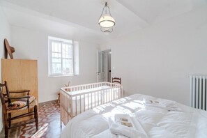 3 chambres, fer et planche à repasser, Wi-Fi, draps fournis