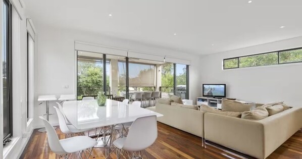 Interior - The Beach Haven - 4 bedroom luxury house Sleeps 12-14 (Rye)