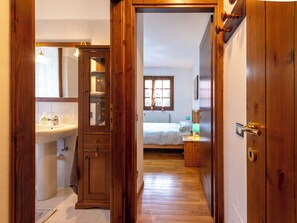 2 bedrooms, internet