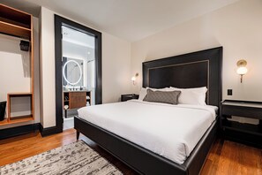 3 chambres, fer et planche à repasser, lit de bébé portatif