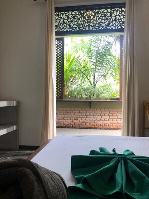 Deluxe Double Room, Balcony, Garden View | Individually furnished, desk, laptop workspace, soundproofing - Sithagi Villa (Unawatuna)