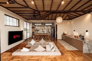 Executive Penthouse | Living room