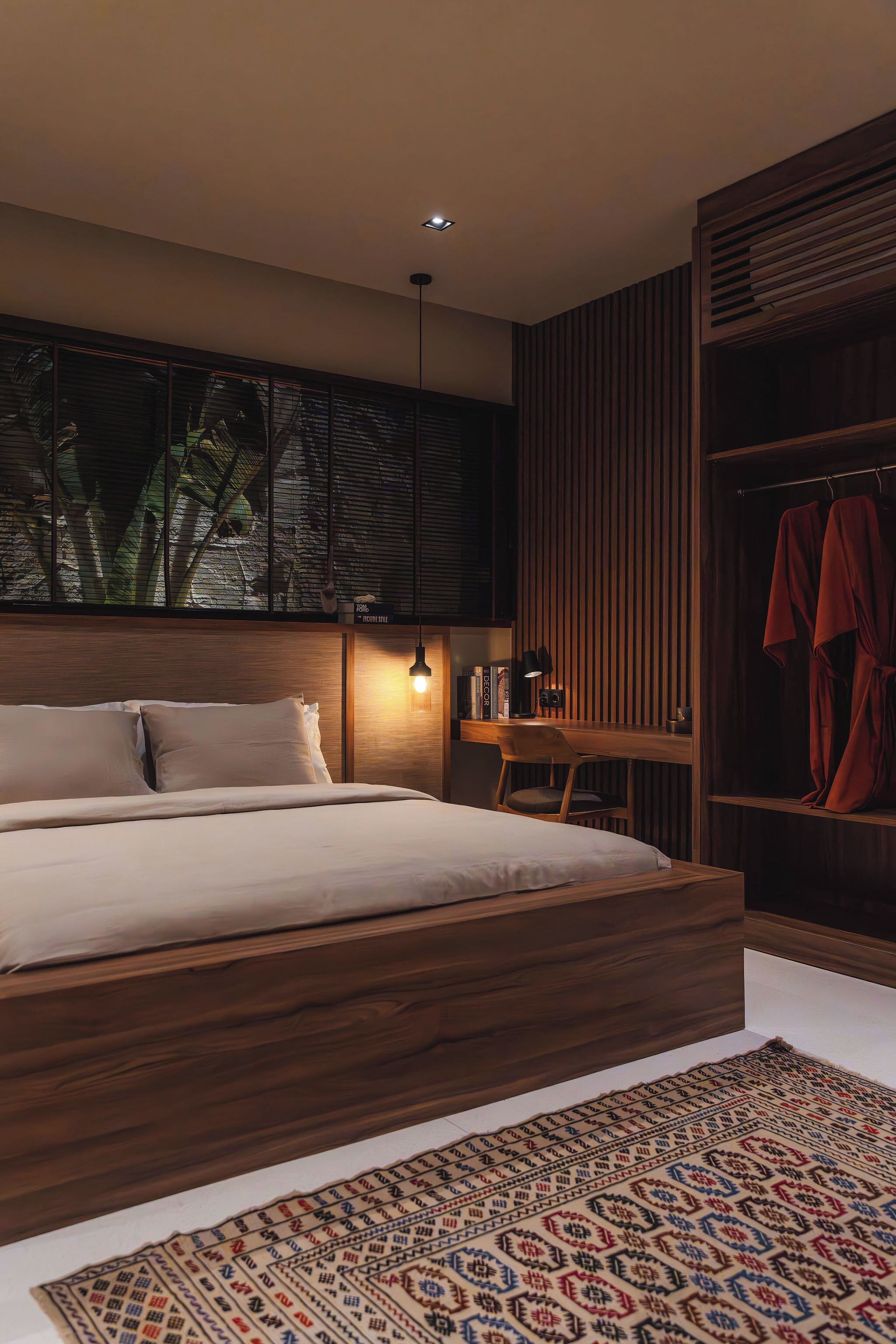 Suite | 特色装修、特色家居、笔记本电脑工作区、熨斗/熨衣板