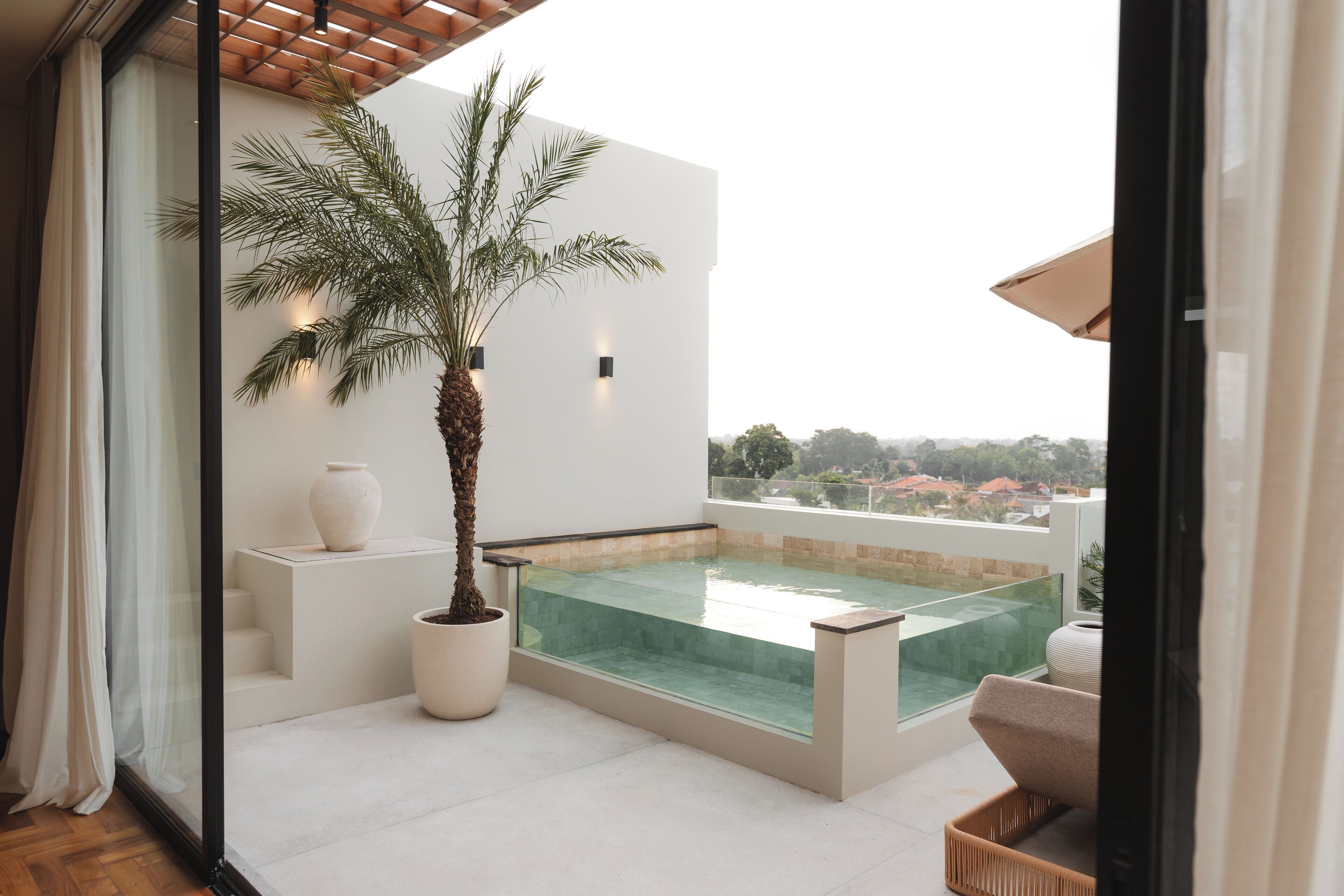 Penthouse Business | Khu phòng khách | TV LED 32-inch có truyền hình kỹ thuật số 