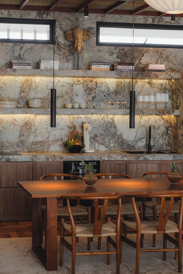 Business Penthouse | In-room dining