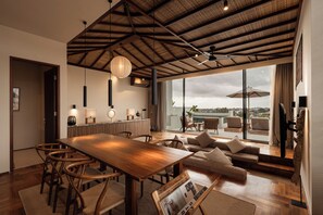 Executive Penthouse | Dining room