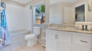 مجففات شعر، مناشف، صابون، شامبو