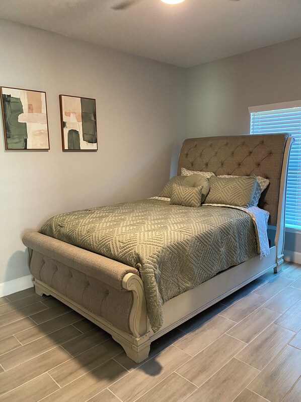 3 bedrooms, iron/ironing board, WiFi, bed sheets