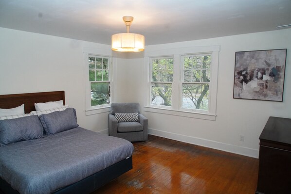 4 quartos, ferros/tábuas de passar roupa, Wi-Fi, roupa de cama