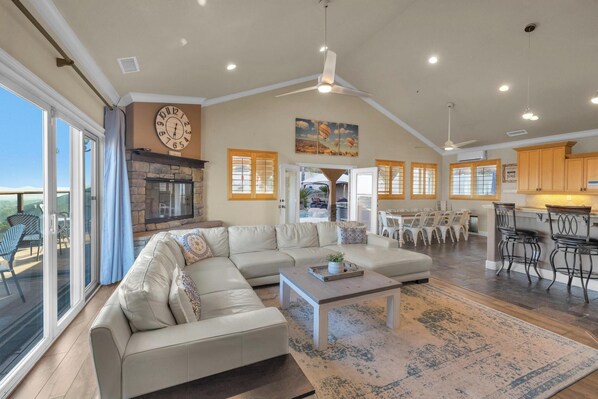 Smart TV, fireplace, video games, table tennis - Ask- 100 Dollar Taco Chef For 10 + Free Wine Tickets.  PRIVATE GROUP HAVEN. (Murrieta)