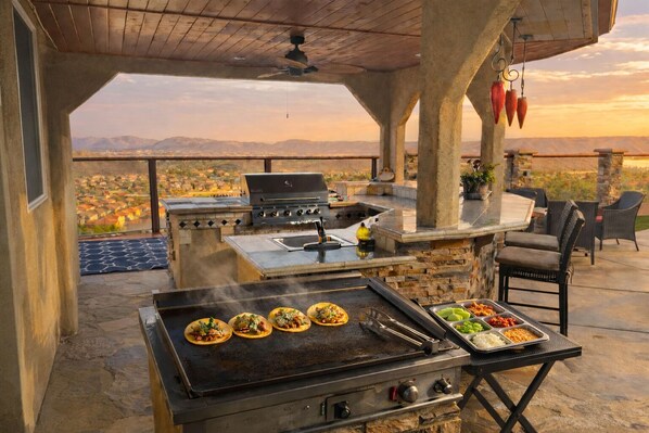 Property grounds - Ask- 100 Dollar Taco Chef For 10 + Free Wine Tickets.  PRIVATE GROUP HAVEN. (Murrieta)