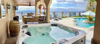 Private Group Haven, Amazing Views, Free Wine Tickets and Hot Tub