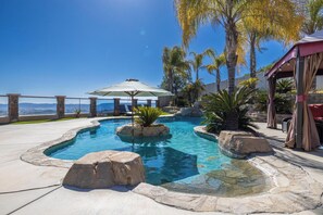 Outdoor pool - Private Group Haven, Amazing Views, Free Wine Tickets and Hot Tub (Murrieta)