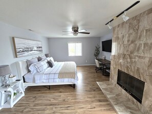 5 bedrooms, desk, iron/ironing board, travel crib
