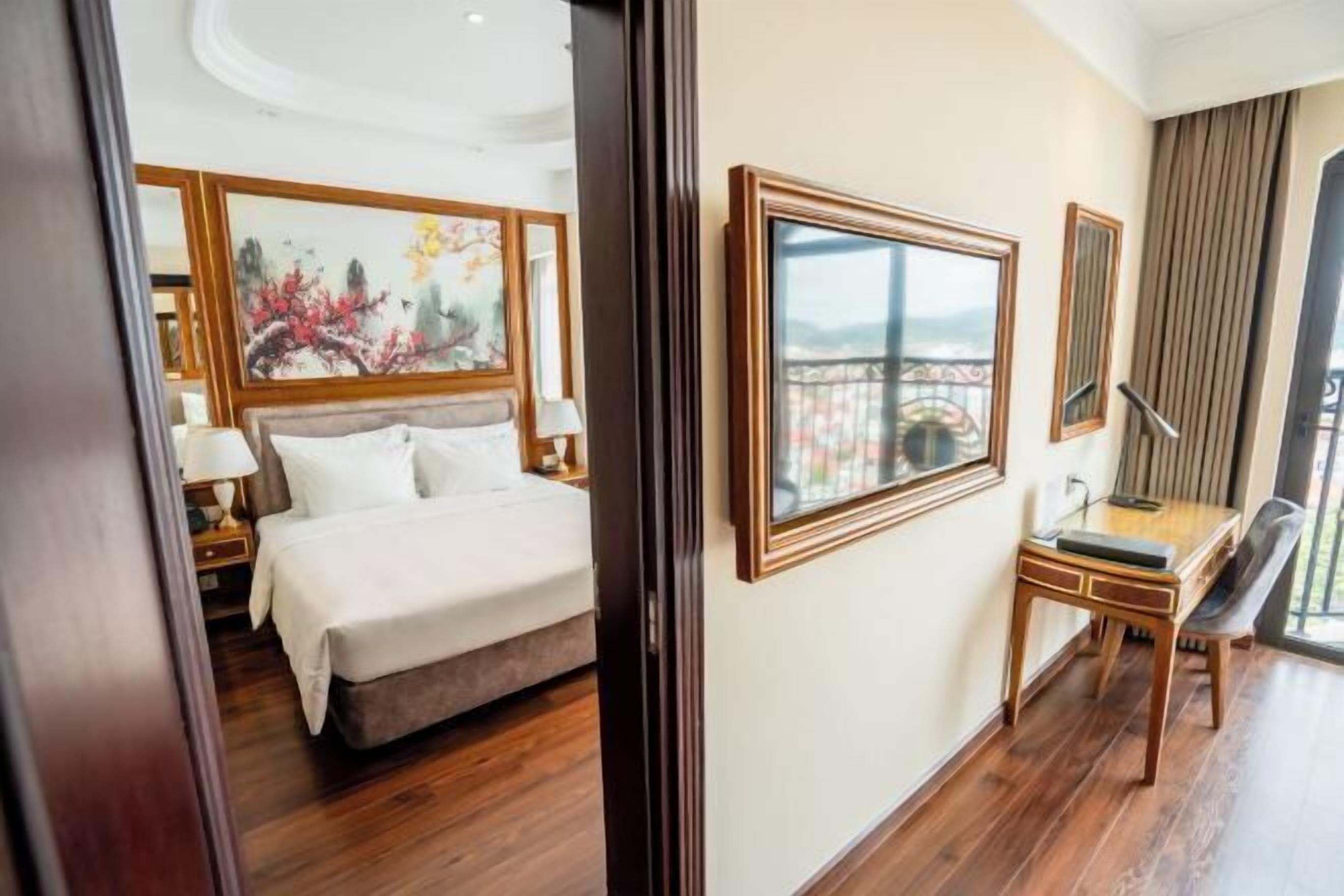 Minibar, in-room safe, desk, laptop workspace