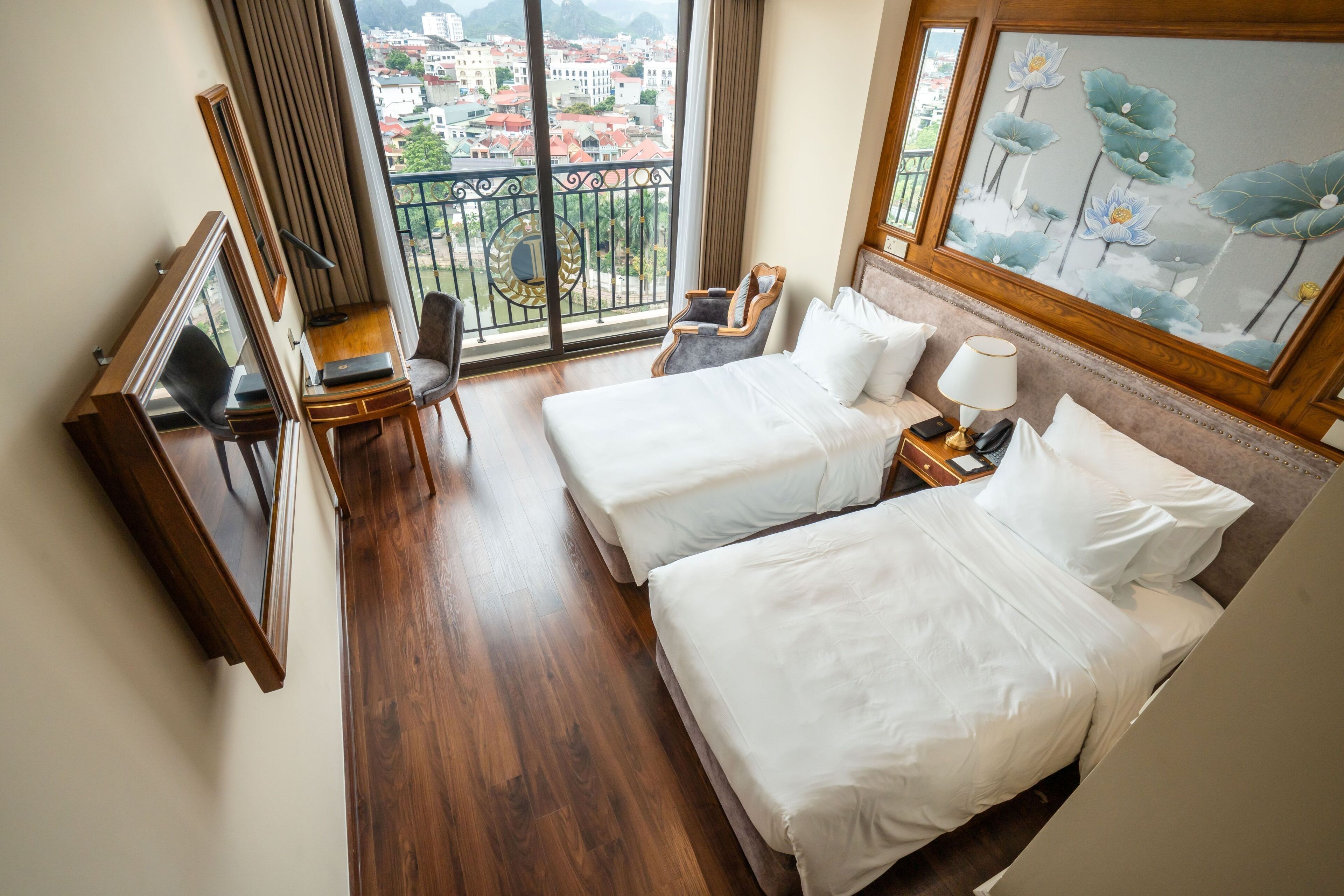 Deluxe Double Room, Balcony, Lake View | Minibar, in-room safe, desk, laptop workspace