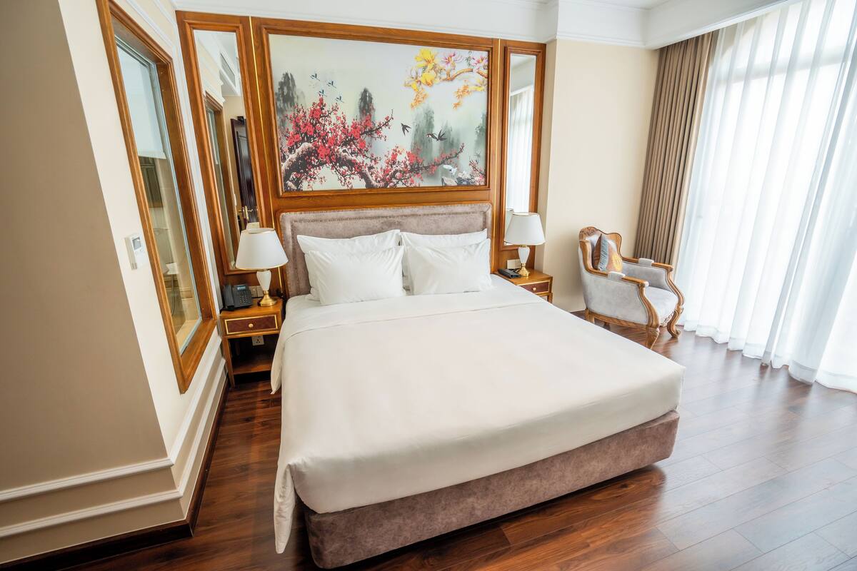 Deluxe Double Room, 1 King Bed, City View | Minibar, in-room safe, desk, laptop workspace