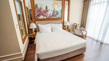 Deluxe Double Room | Minibar, in-room safe, desk, laptop workspace