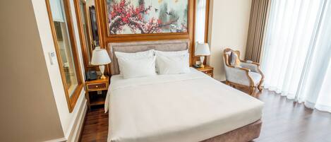 Chambre Double Deluxe | Minibar, coffres-forts dans les chambres, bureau