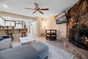 Smart TV, chimenea