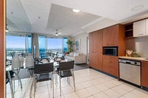 Interior - Chevron Renaissance - 2 Bedroom 2 Bathroom - Hinterland View (Surfers Paradise)
