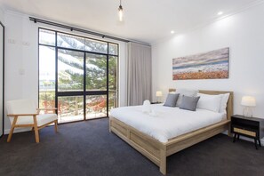 3 chambres, fer et planche à repasser, accès au Wi-Fi (inclus)