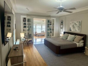 4 bedrooms, free WiFi, bed sheets - Elegant, Historic Mansion Getaway (Saint Paul)