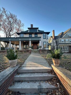 Exterior - Elegant, Historic Mansion Getaway (Saint Paul)