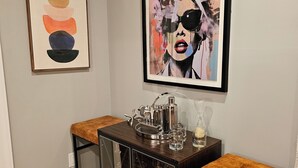 Interior - Deluxe Aparment Spacious 3-bedroom apartment with WiFi, AC in nice Elizabeth (Elizabeth)
