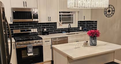Deluxe Aparment Spacious 3-bedroom apartment with WiFi, AC in nice Elizabeth