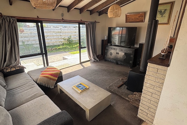 Een smart-tv en een open haard