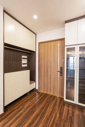 Luksushuoneisto, kaupunkinäköala, torni | 2 makuuhuonetta, pimennysverhot, ilmainen Wi-Fi