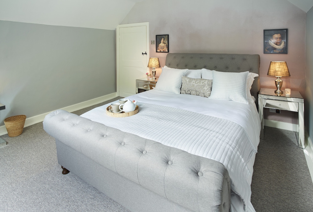 Bull Hollow Cottage - sleeps 2 guests - Cound | Vrbo