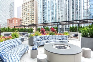 Terrace/patio - Blueground | Gold Coast, rooftop & gym, nr Hancock (Chicago)