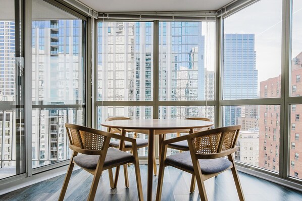 Dining - Blueground | Gold Coast, rooftop & gym, nr Hancock (Chicago)