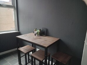 Dining - Sunny Seaside Apartment in Blackpool (Blackpool)