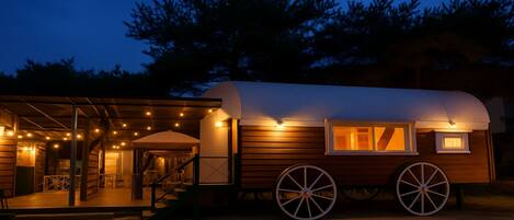 Basic Room, 1 Bedroom (Royal Carriage(Pet Friendly/BBQ)) | Exterior