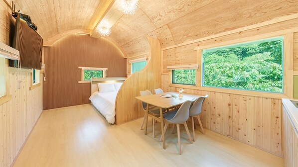 Basic Room, 1 Bedroom (Royal Carriage(Pet Friendly/BBQ)) - Gapyeong Mungkeul House Pension (Gapyeong)