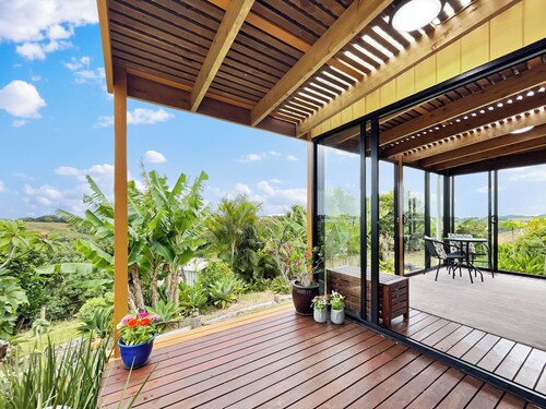  Cooroy - Bewell Eco Cottage - Garden Views - 25 mins to Noosa Heads -