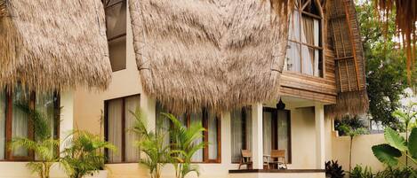 2 piscinas al aire libre, sombrillas, sillones reclinables de piscina