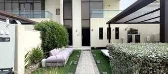 Big Villa for rent Damac hills 