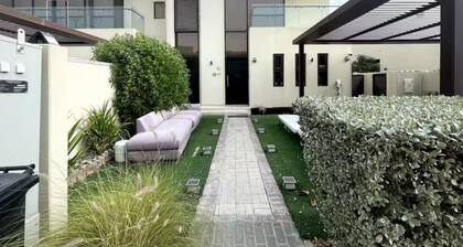 Big Villa for rent Damac hills