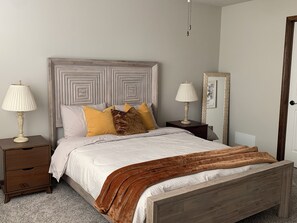 2 bedrooms, iron/ironing board, WiFi, bed sheets