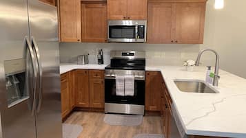 Micro-ondas, fogão, cooktop, lava-louças